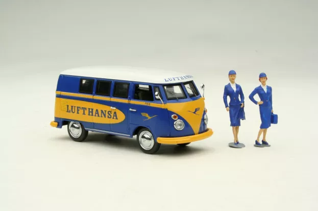 Schuco Volkswagen T1 Minibus Lufthansa With 2 Figures 1:43 3186